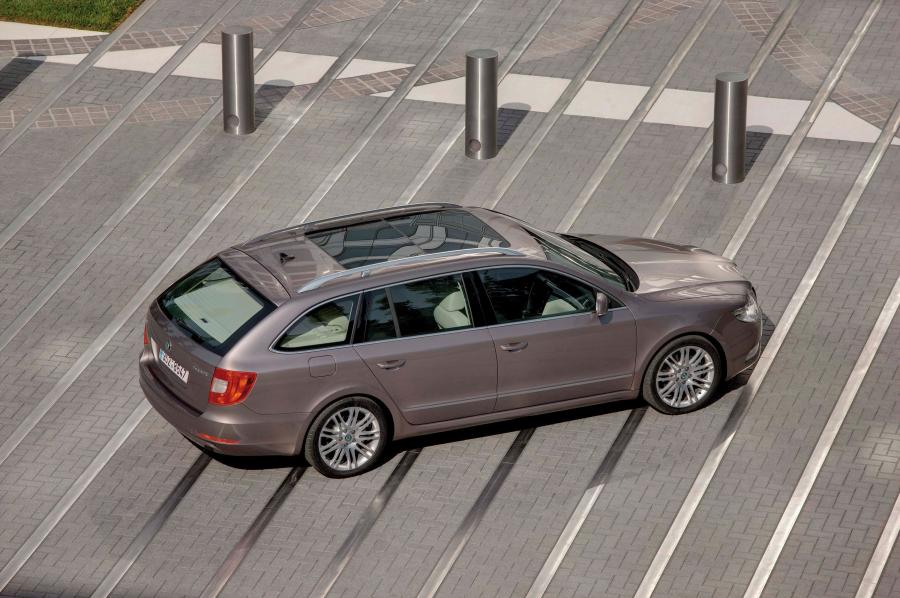  Skoda Superb Combi 2009 года  (фото 20 из 74)